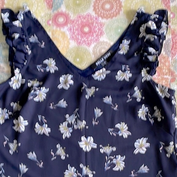 Belle Vere Sleeveless Floral Tank - Picture 3 of 6